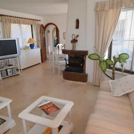 Beautiful 4-bed Det Private Pool Sea Views *