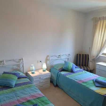 Beautiful 4-bed Det Private Pool Sea Views